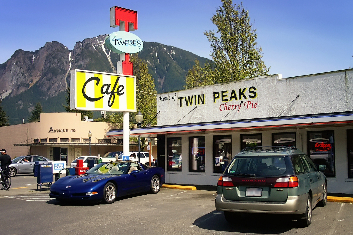 northwest roadside attraction: twin peaks cafe