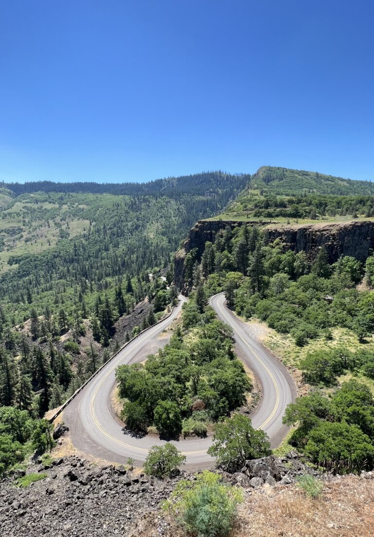 horseshoe bend road leading up to Rowena Crest in Oregon 