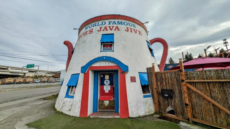 roadside quirky bar and former coffee shop in tacoma washington 